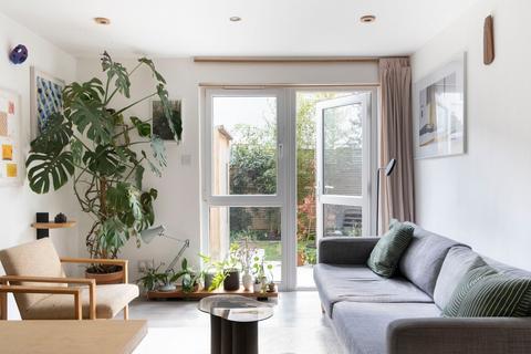 13b The Heights, London, SE7 8JJ