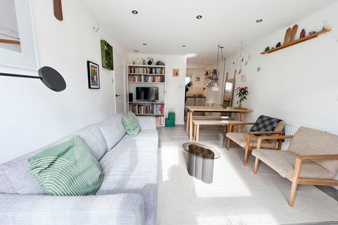 13b The Heights, London, SE7 8JJ