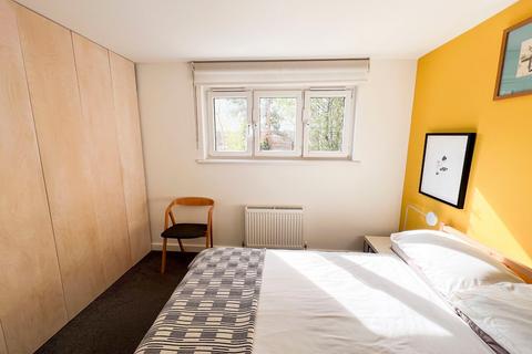 13b The Heights, London, SE7 8JJ