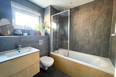 13b The Heights, London, SE7 8JJ
