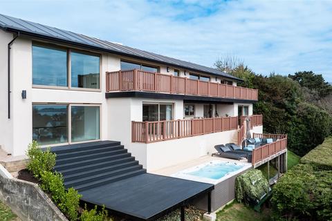 4 bedroom detached house for sale, A Contemporary Detached 4 Bedroom Property