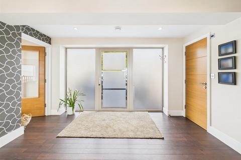 4 bedroom detached house for sale, A Contemporary Detached 4 Bedroom Property