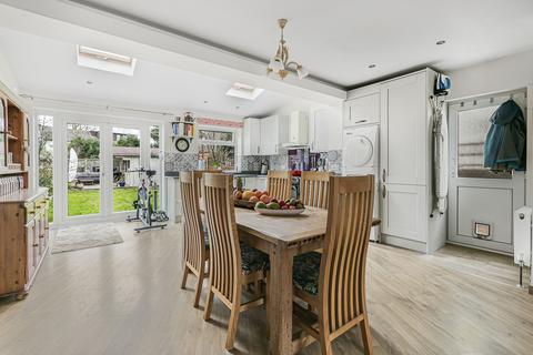 32 Willow Crescent, St Albans, AL1 5DB