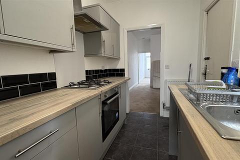 3 bedroom end of terrace house to rent, Old Church Road, Coventry