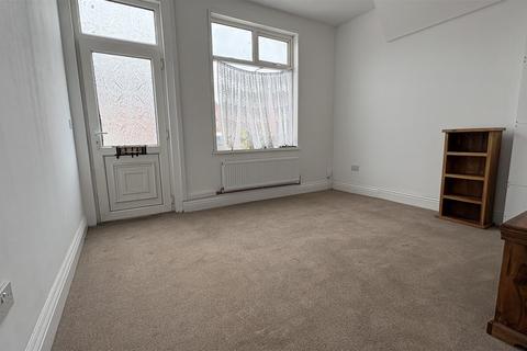 3 bedroom end of terrace house to rent, Old Church Road, Coventry