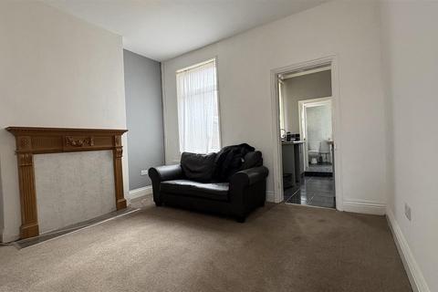 3 bedroom end of terrace house to rent, Old Church Road, Coventry