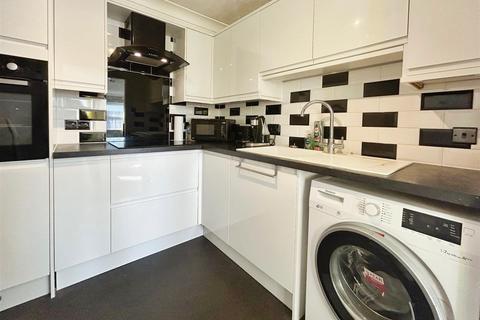 1 bedroom flat for sale, Pier Avenue, Herne Bay