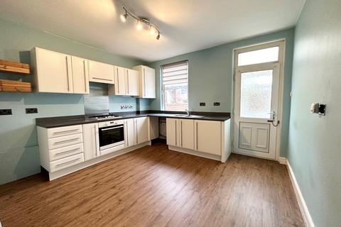 2 bedroom house to rent, Racecommon Road, Barnsley, South Yorkshire, S70