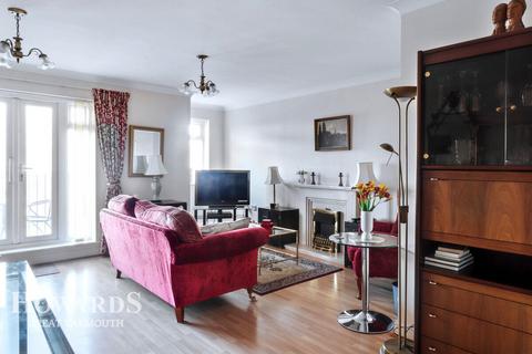 2 bedroom apartment for sale, North Drive, Great Yarmouth