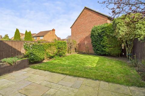 2 Trajan Close, Abbeymead, Gloucester, GL4 5EZ