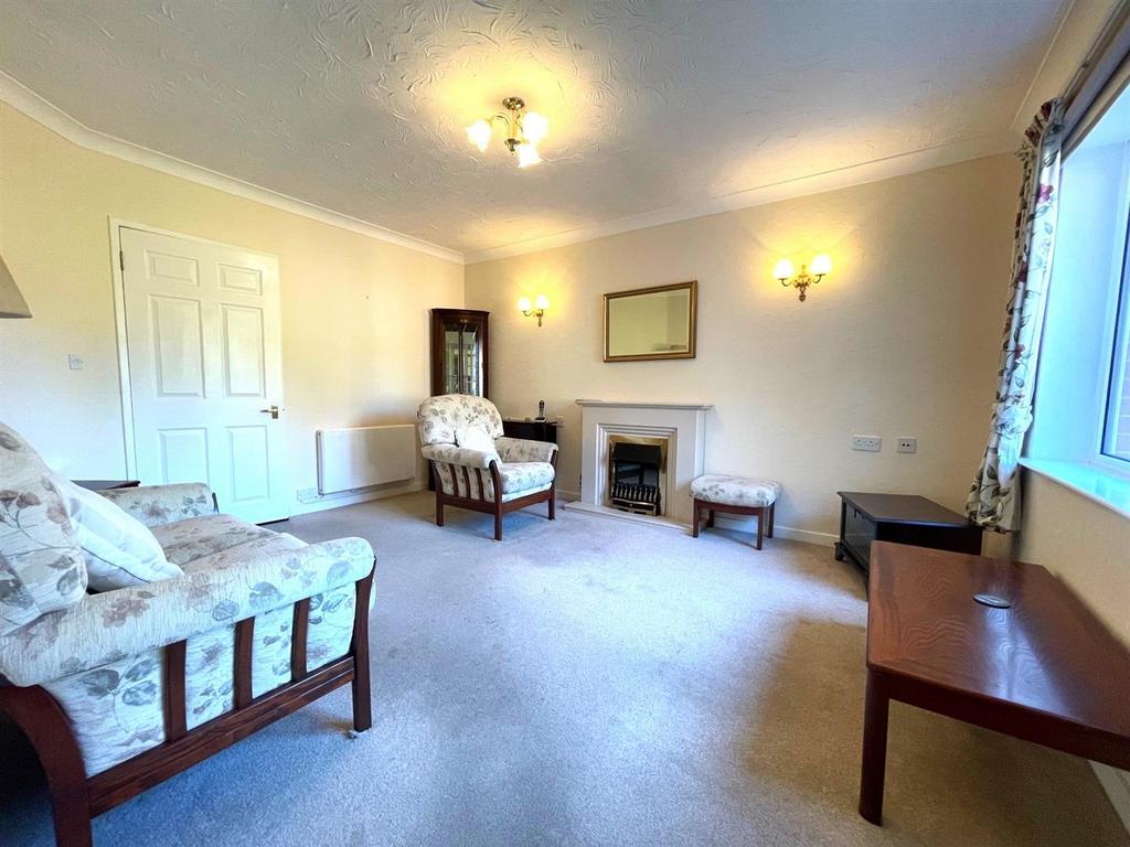 Lounge 3.jpg