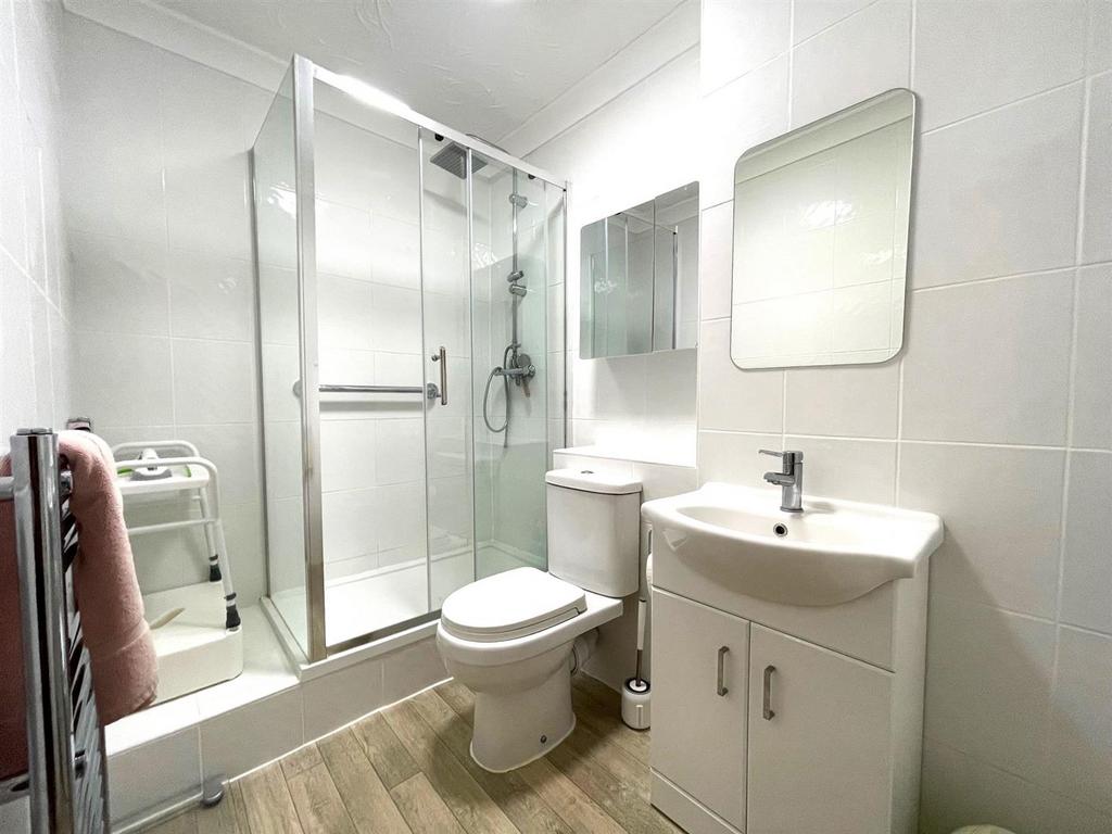 Shower Room.jpg