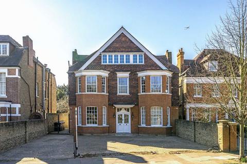 3 Warwick Dene, London, W5 3JG
