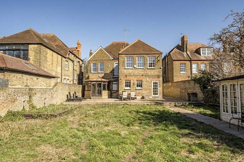 3 Warwick Dene, London, W5 3JG