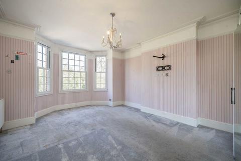 3 Warwick Dene, London, W5 3JG