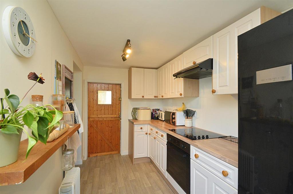 Resized Kitchen2.jpg