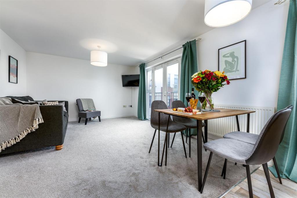 Living dining area.jpg