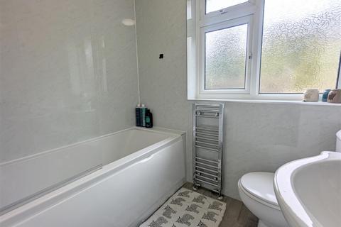 15 Dene View, Luddendenfoot, Halifax, HX2 6PB