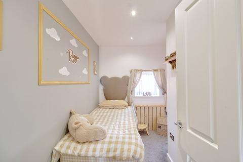 7 Ayron Road, South Ockendon, RM15 5FJ