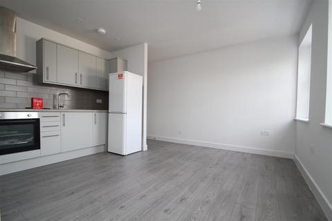 2 bedroom apartment to rent, High Street, Epping