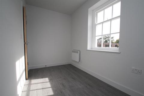 2 bedroom apartment to rent, High Street, Epping