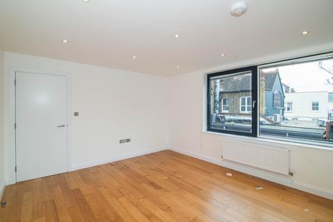 1 bedroom apartment to rent, Heath Road, Twickenham, TW1