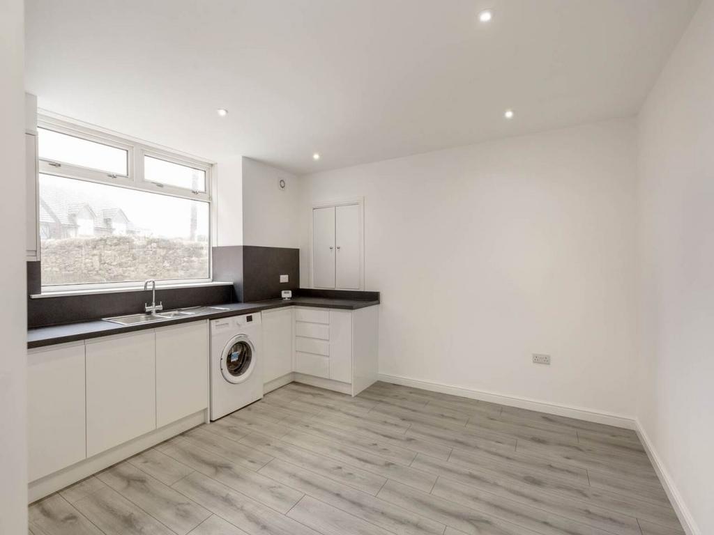 67144 Hawthorn Plc-00