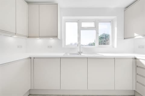 2 bedroom apartment to rent, Friern Park London N12