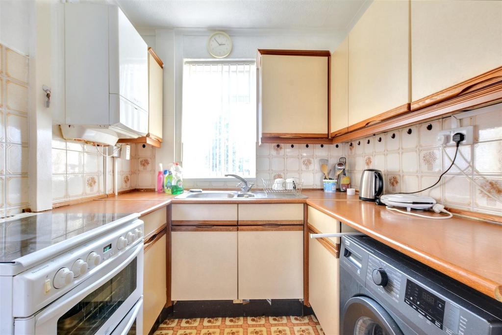 Kitchen 2.jpeg