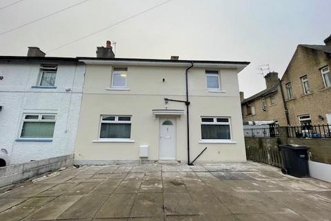 3 bedroom property for sale - Scholemoor Avenue, Bradford BD7