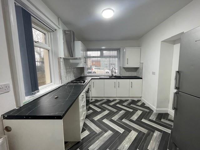 Kitchen 1.jpg