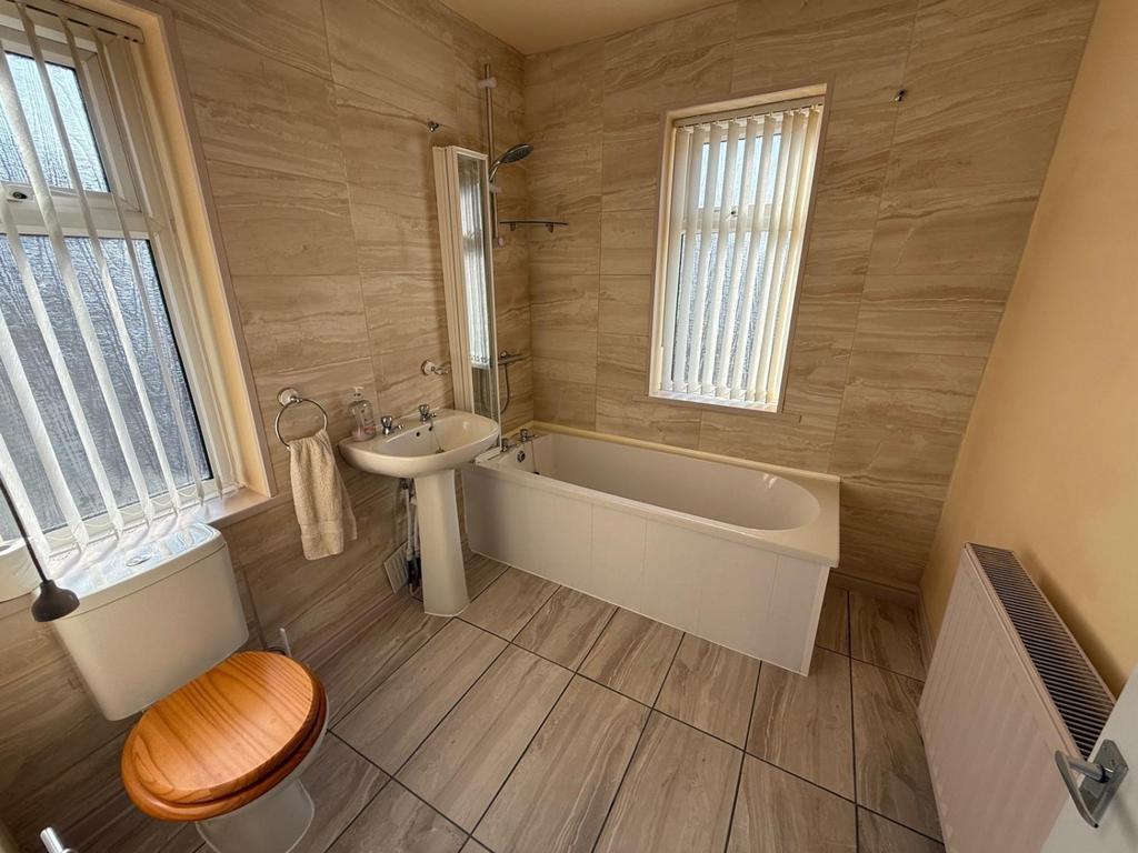 5 hutton bathroom