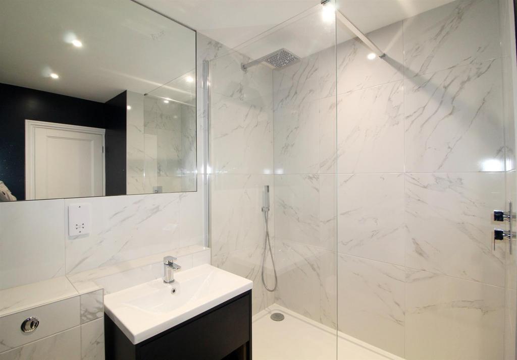 E En-suite.jpg