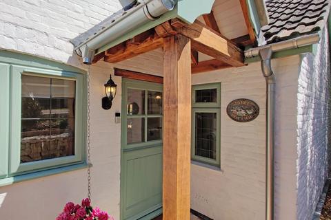 3 bedroom cottage for sale, Lester Square, Burley, Ringwood, BH24