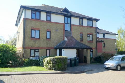 2 bedroom flat to rent, Stone, DA9 9DZ
