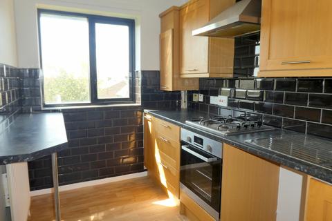 2 bedroom flat to rent, Stone, DA9 9DZ