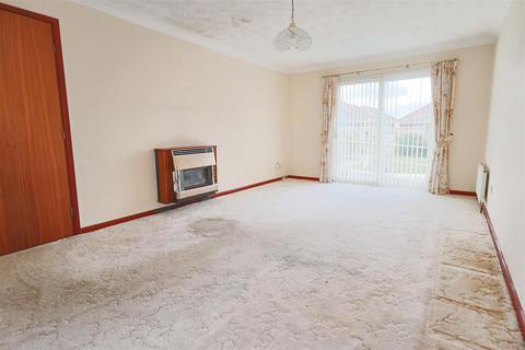 2 bedroom detached bungalow for sale, Windermere Park, Lowestoft