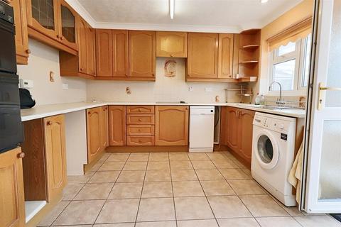 2 bedroom detached bungalow for sale, Windermere Park, Lowestoft