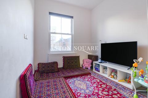 2 bedroom flat to rent, Brent Street, London NW4