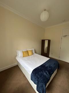 3 bedroom flat to rent, Murieston Crescent, Edinburgh, EH11
