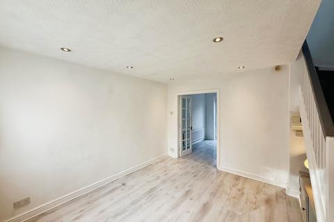 2 bedroom terraced house to rent, Pendlebury Close, Manchester M25