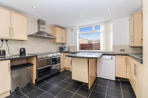 4 bedroom semi-detached house to rent, Poynders Hill, Hemel Hempstead