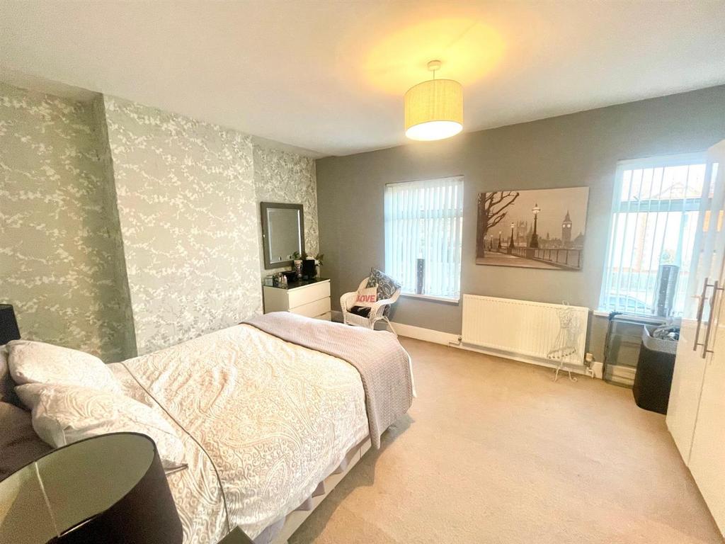 Bedroom 1.jpg