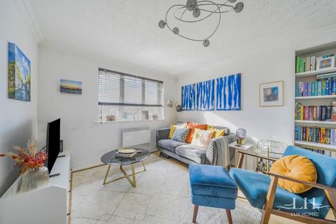 12 Elmdon Road, South Ockendon, RM15 5BF