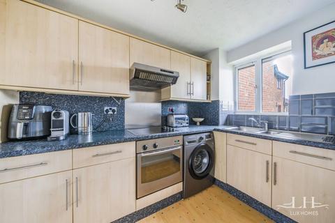 12 Elmdon Road, South Ockendon, RM15 5BF