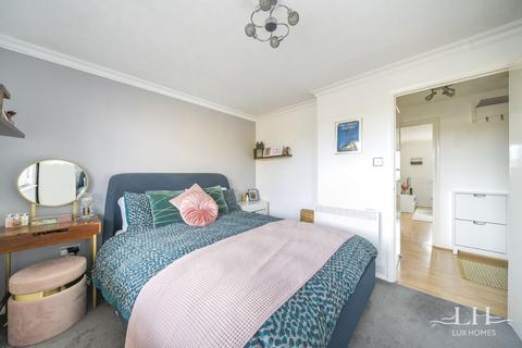 12 Elmdon Road, South Ockendon, RM15 5BF