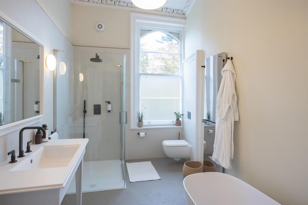 PSITE 22 - Bathroom 002.jpg
