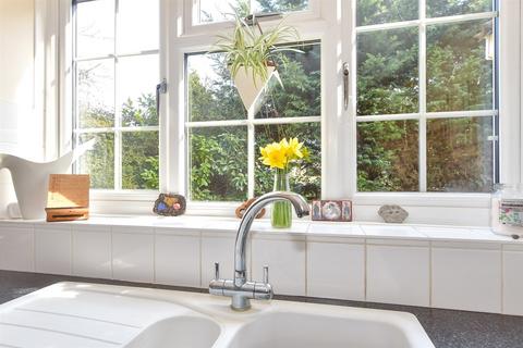 3 bedroom end of terrace house for sale, Crouchview Close, Wickford SS11