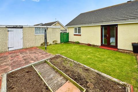 2 bedroom semi-detached bungalow for sale, Cae'r Mynydd, Holyhead, LL65