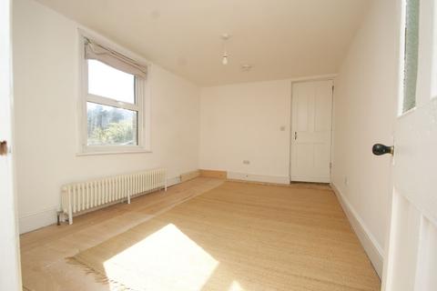 2 bedroom flat to rent, Athelstan Road, Margate, CT9